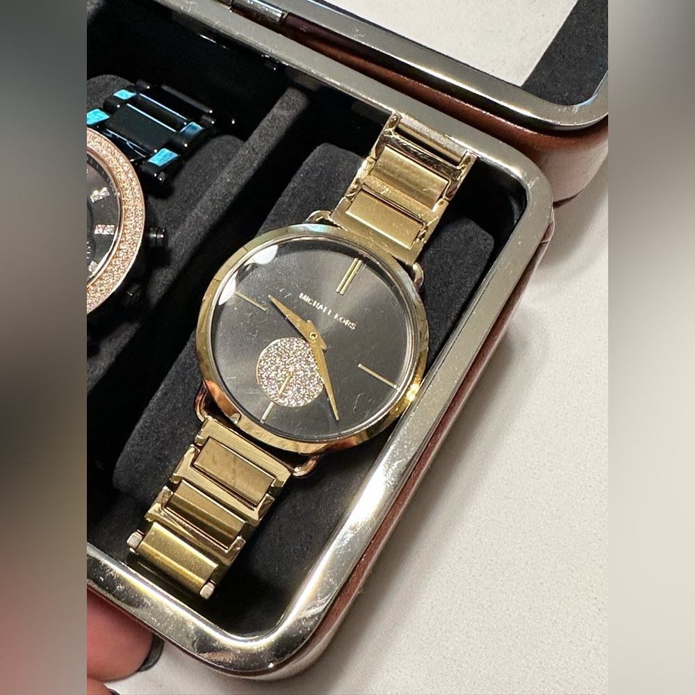 Women’s Michael Kors Watch - gold with black face
